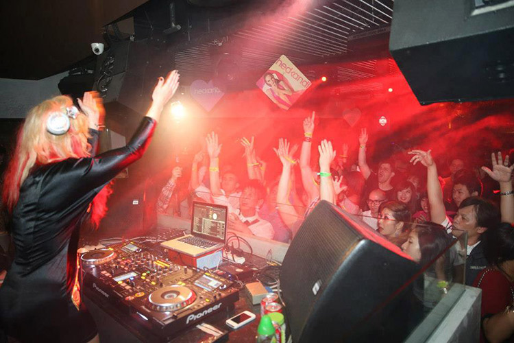 We'd always recommend a live band for the 'wow factor', but DJs can be a great alternative depending on a number of factors. Wedding Band or DJ?