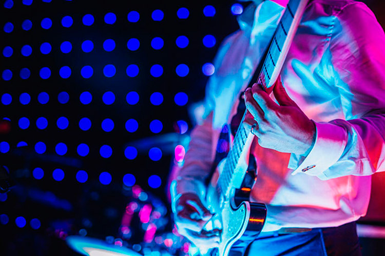 Useful advice for surviving in a function band and how to make it work for you. Playing in a Function Band - Tom's Top Tips