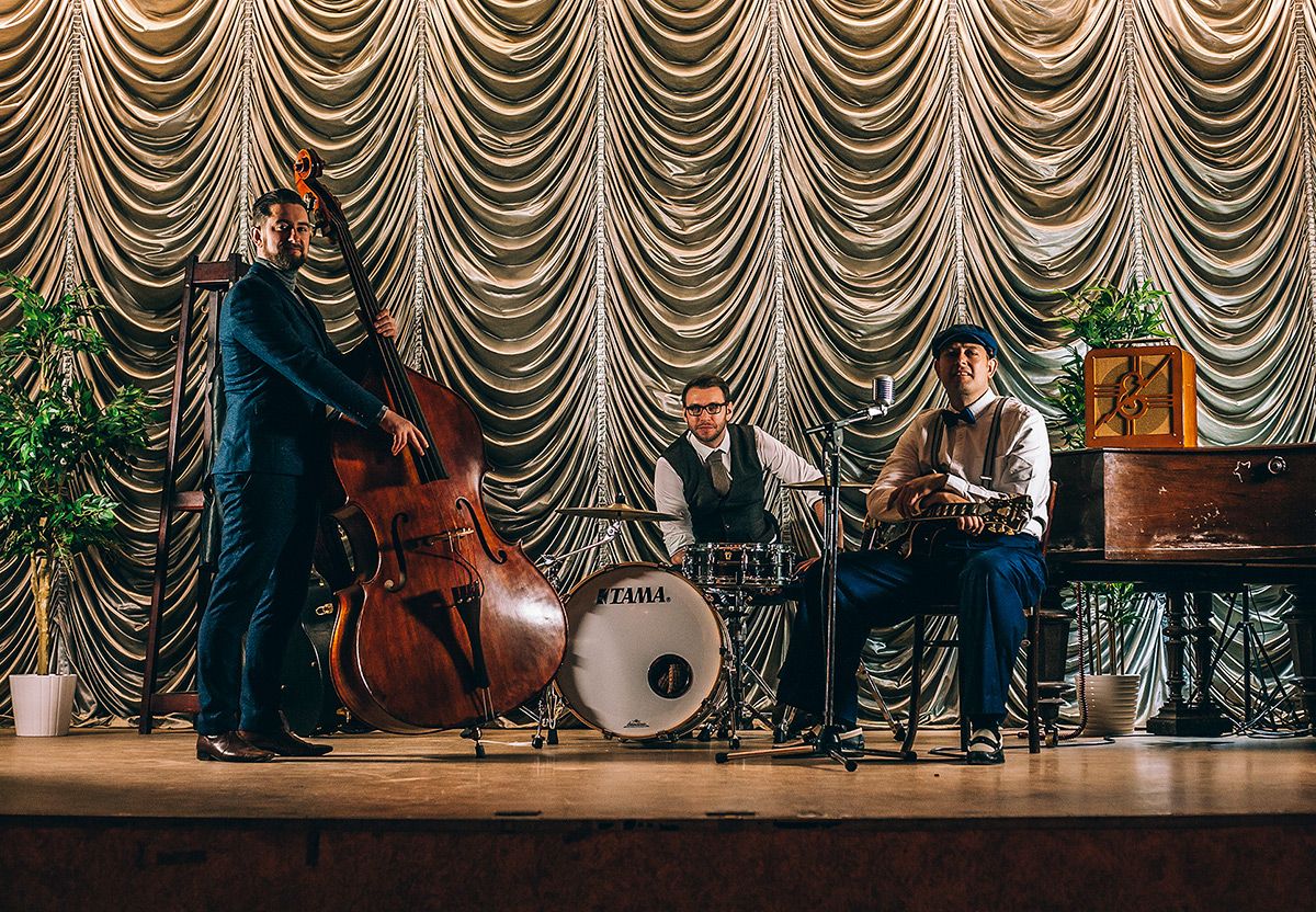 Vintage Swing Trio With Male Vocals King Of The Swing
